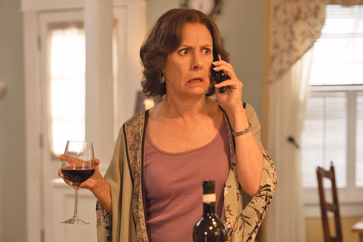Laurie Metcalf Masters Complicated Mothers: From 'Scream' to 'Big Mistakes'