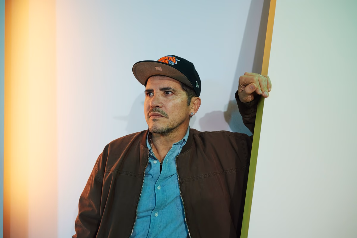 John Leguizamo se adentra en lo más profundo con 'La Odisea' de Christopher Nolan